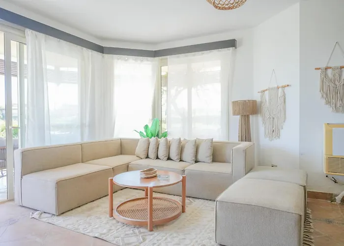Boho 3br Duplex With Garden & Modern Interior