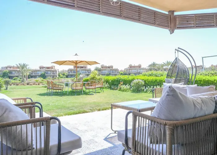 Boho 3br Duplex With Garden & Modern Interior