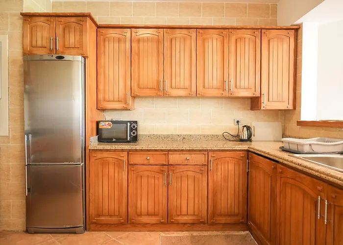 Boho 3br Duplex With Garden & Modern Interior
