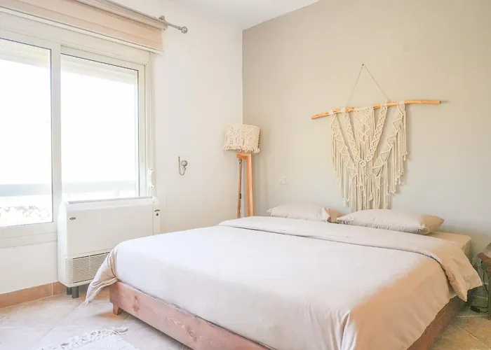 Boho 3br Duplex With Garden & Modern Interior